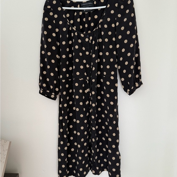 Cynthia Vincent Black and White V-Neck Sundress with 3/4 Cuffed Sleeves - Picture 1 of 7
